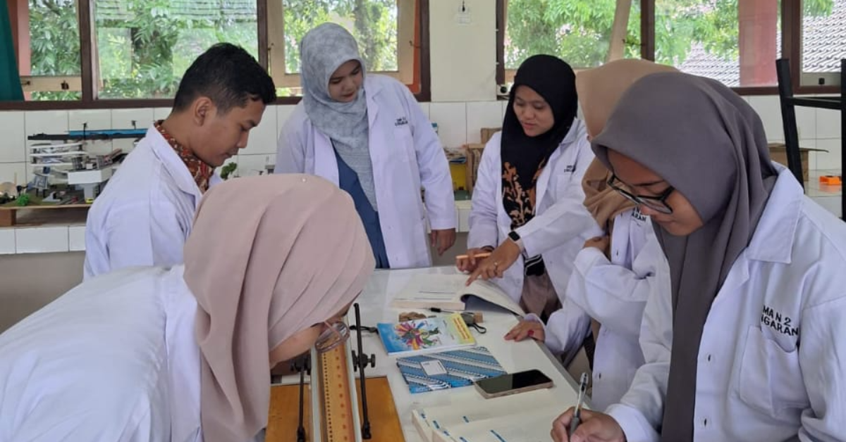 Mahasiswa Universitas Terbuka SALUT Buaran Laksanakan Praktikum di SMA Negeri 2 Ungaran